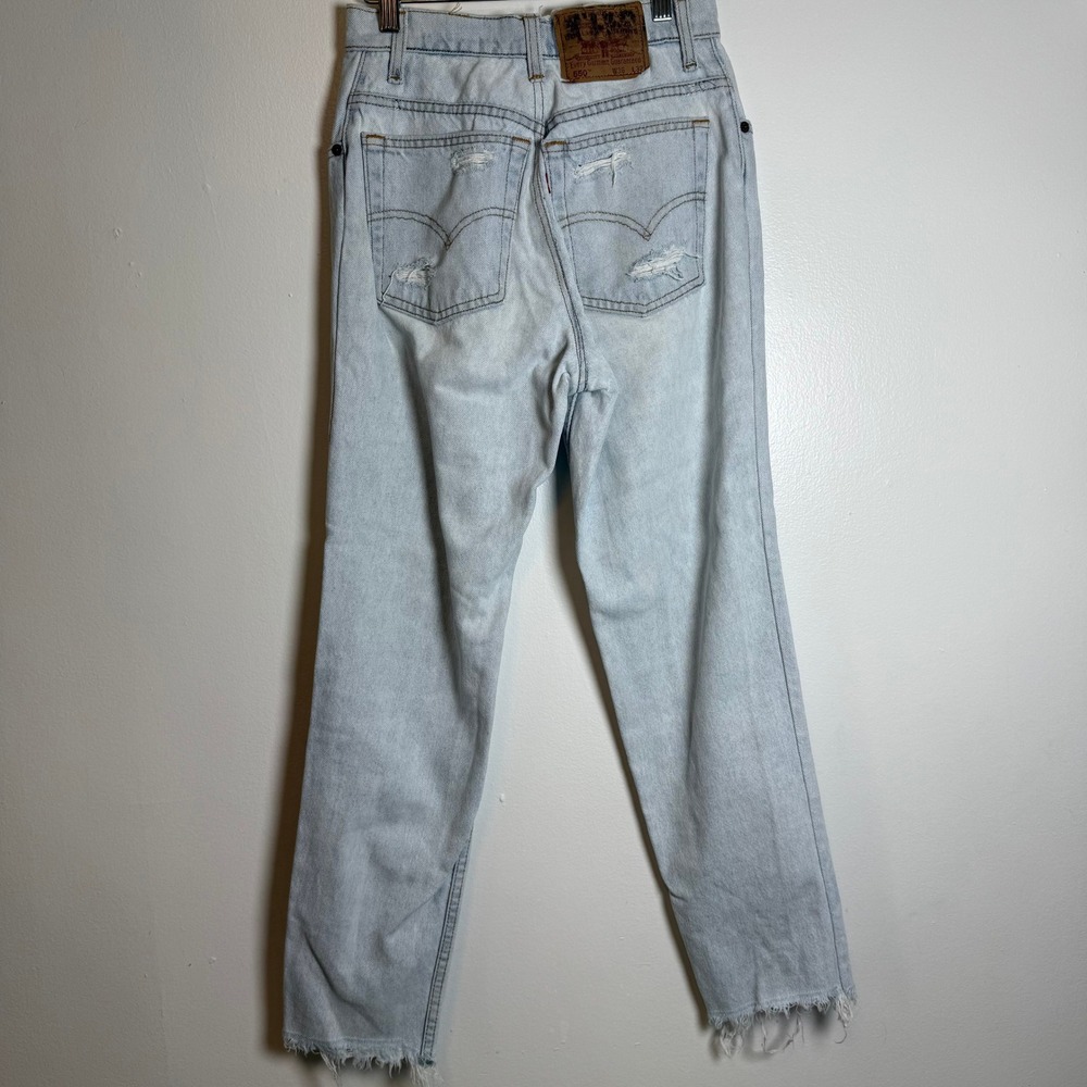Levi's 550 Jeans Light Wash Distressed Frayed Hem Womens Size‎ 36x32 - Picture 2 of 7